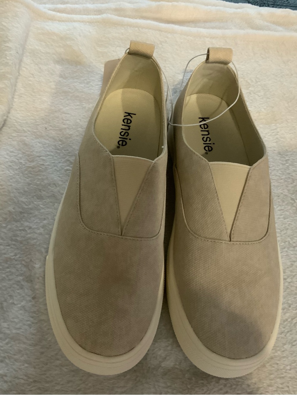 Kensie Beige Slip-On Platform Sneakers tan size 8 new in box sku 3255